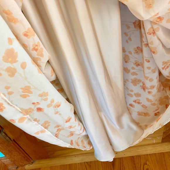 Women’s Paper Crown long floral formal dress with adjustable lining/slip - Picture 3 of 8